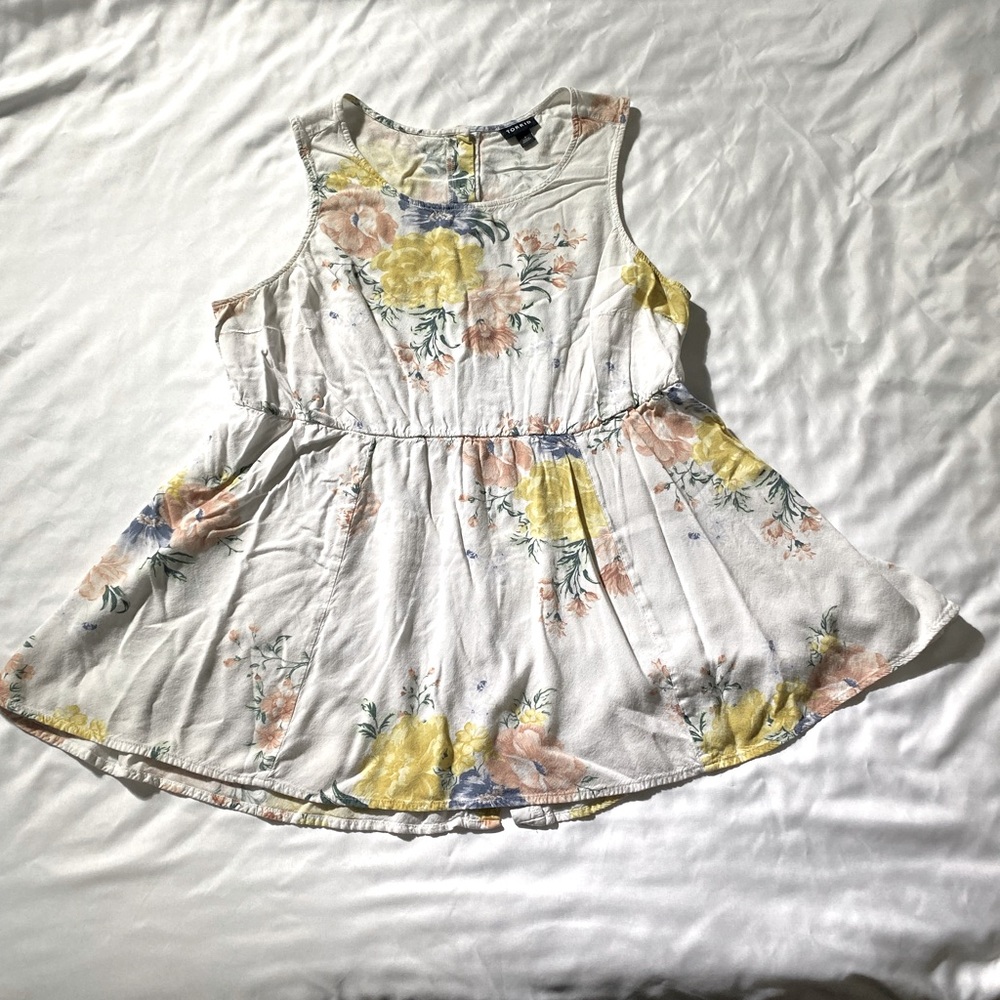 Size 1 torrid white floral tank